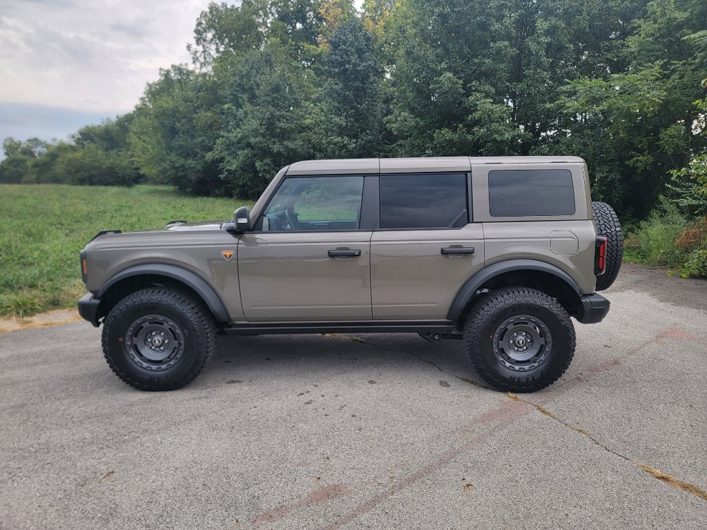 New 2025 Ford Bronco Badlands image 8