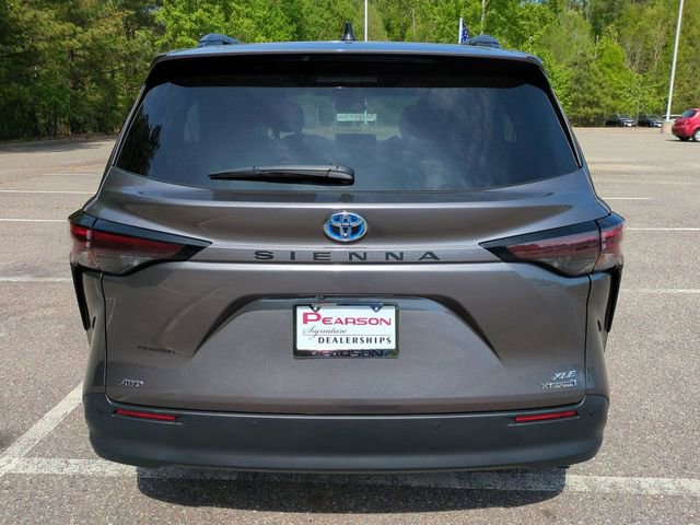 Used 2024 Toyota Sienna XLE w/ XLE Plus Package AWD/4WD image 5