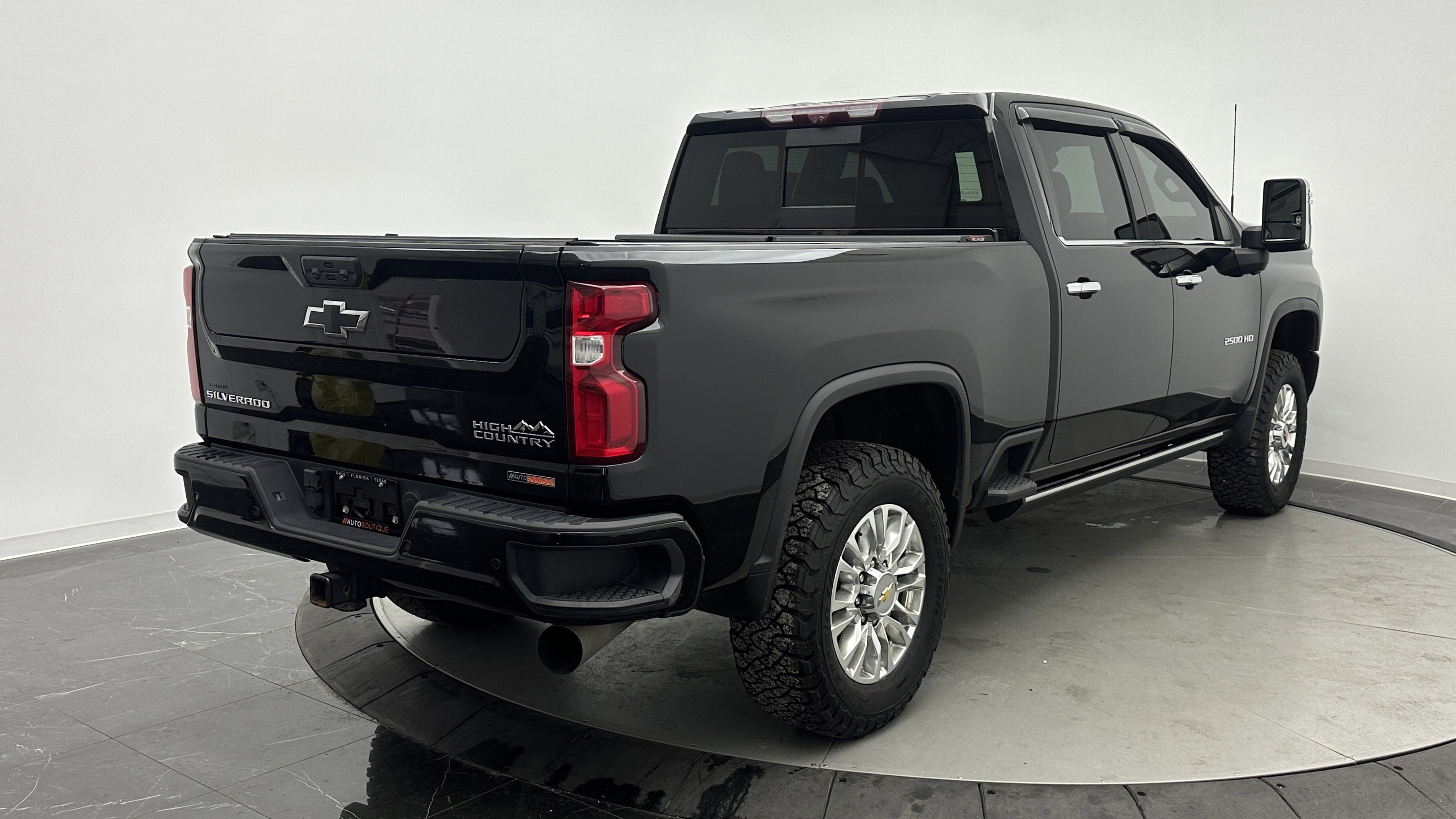 Used 2023 Chevrolet Silverado 2500 High Country w/ Z71 Off-Road Package image 10