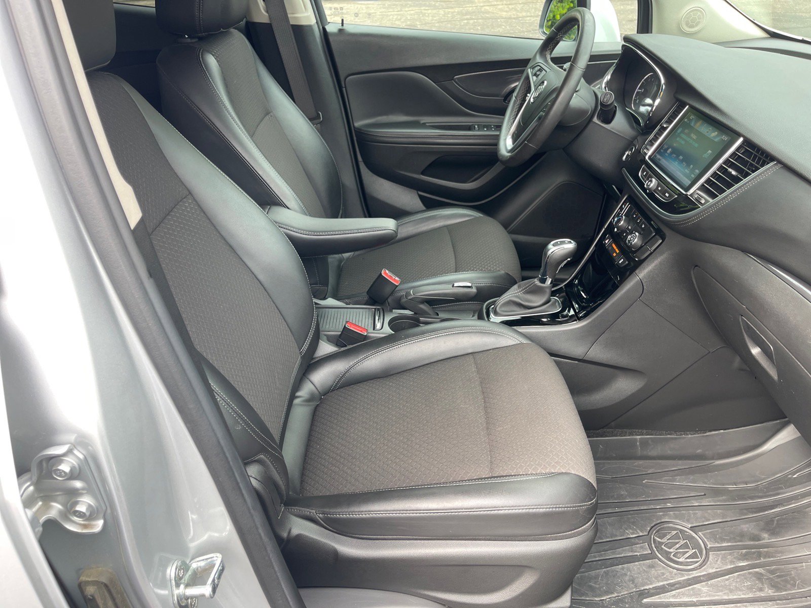 Used 2021 Buick Encore Preferred w/ Safety Package II AWD/4WD image 19