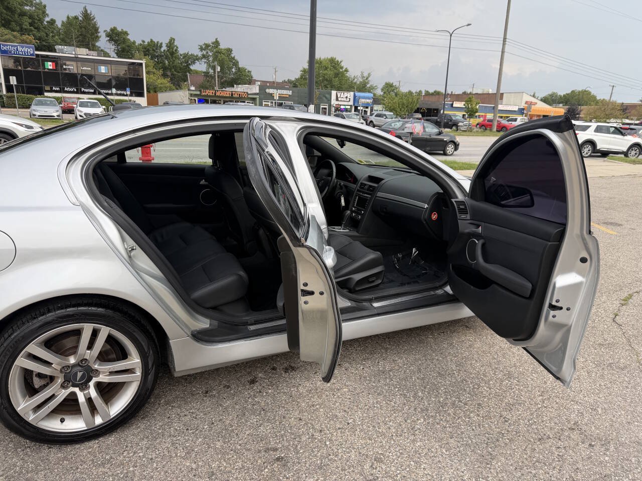 Used 2009 Pontiac G8 w/ Premium Package RWD image 10