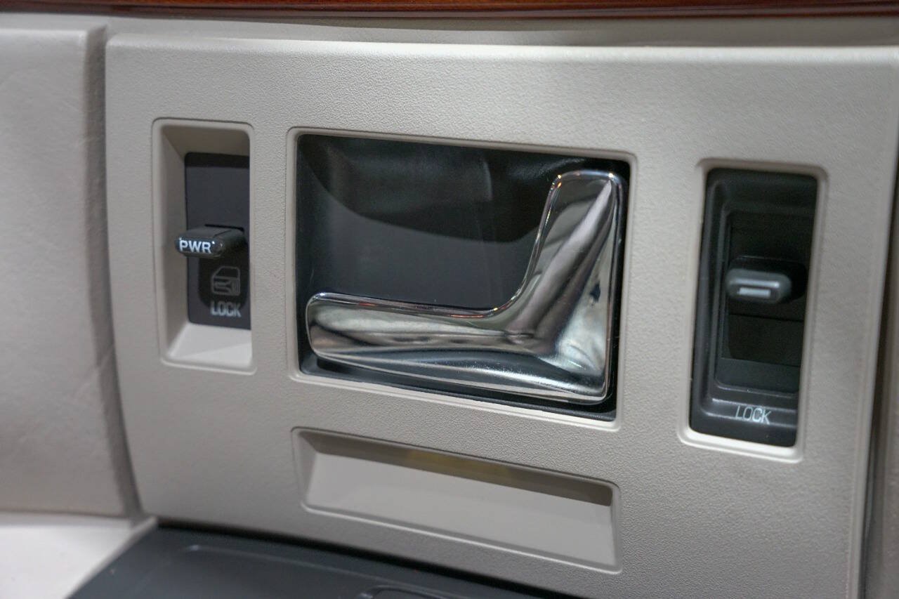 Used 1996 Cadillac Seville STS FWD image 34