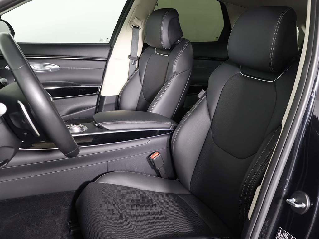 Used 2025 Genesis GV70 2.5T image 27