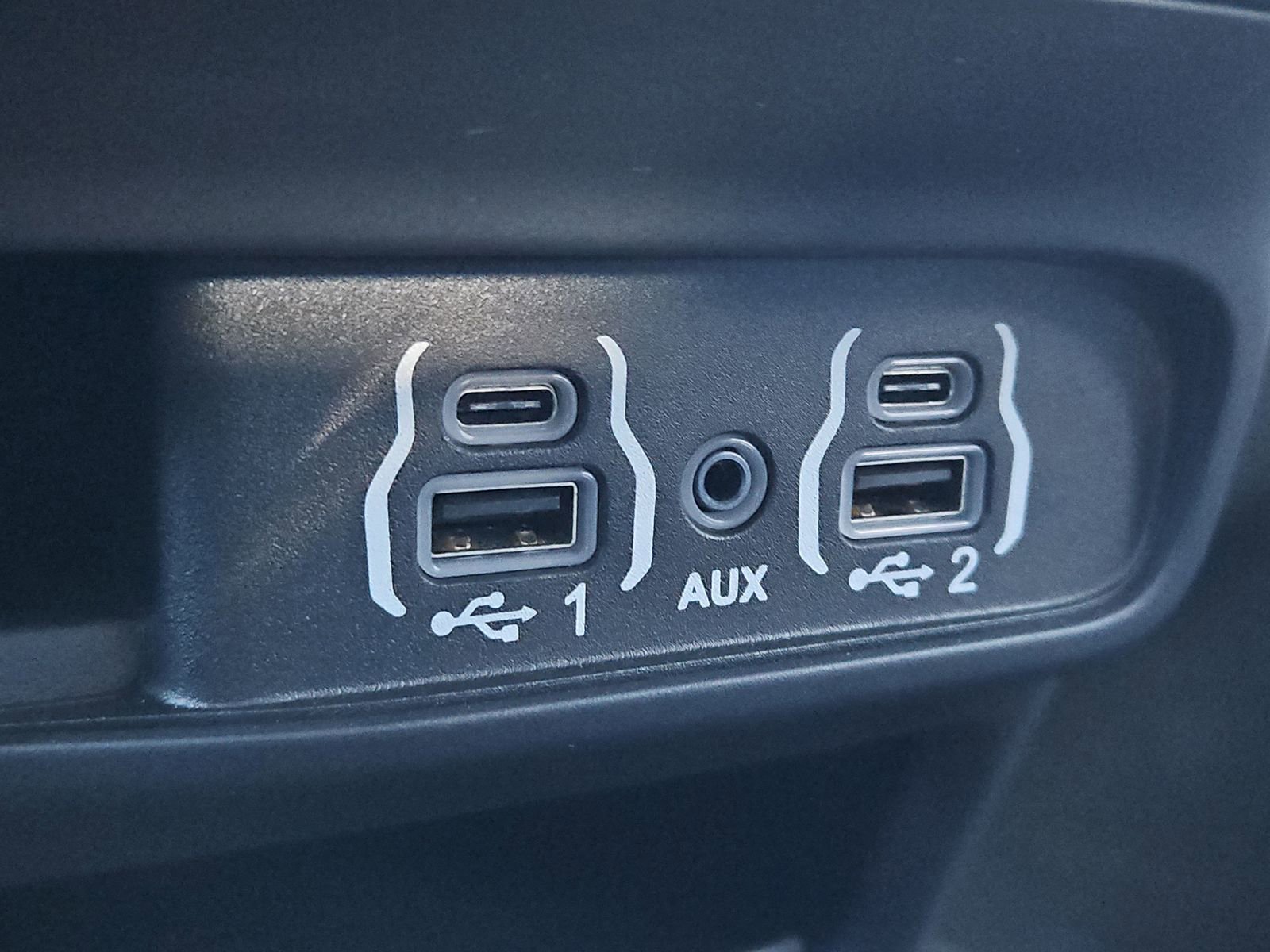 Used 2024 Chrysler Pacifica Touring image 26