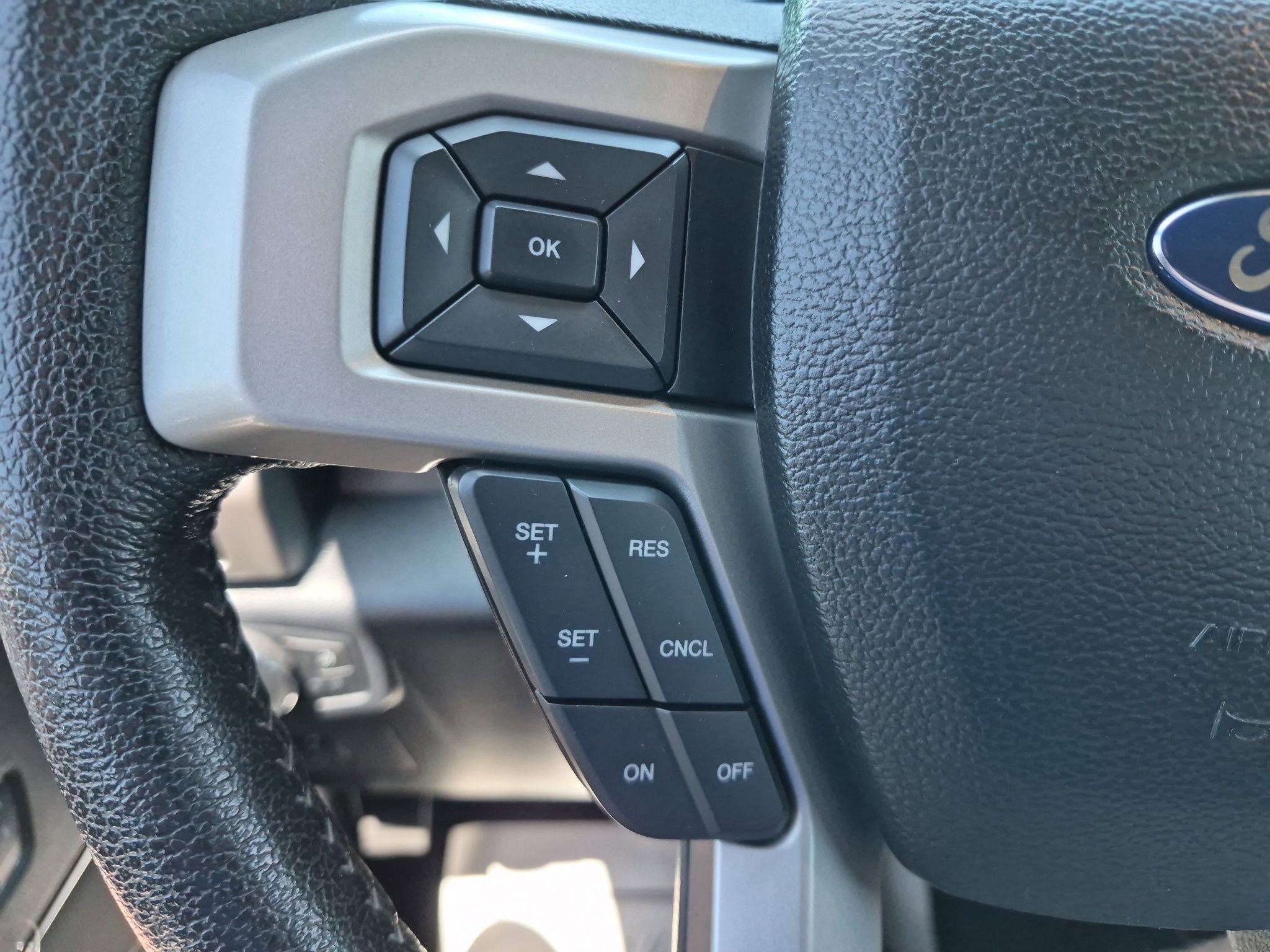 Used 2015 Ford F150 Lariat w/ Equipment Group 502A Luxury AWD/4WD image 16