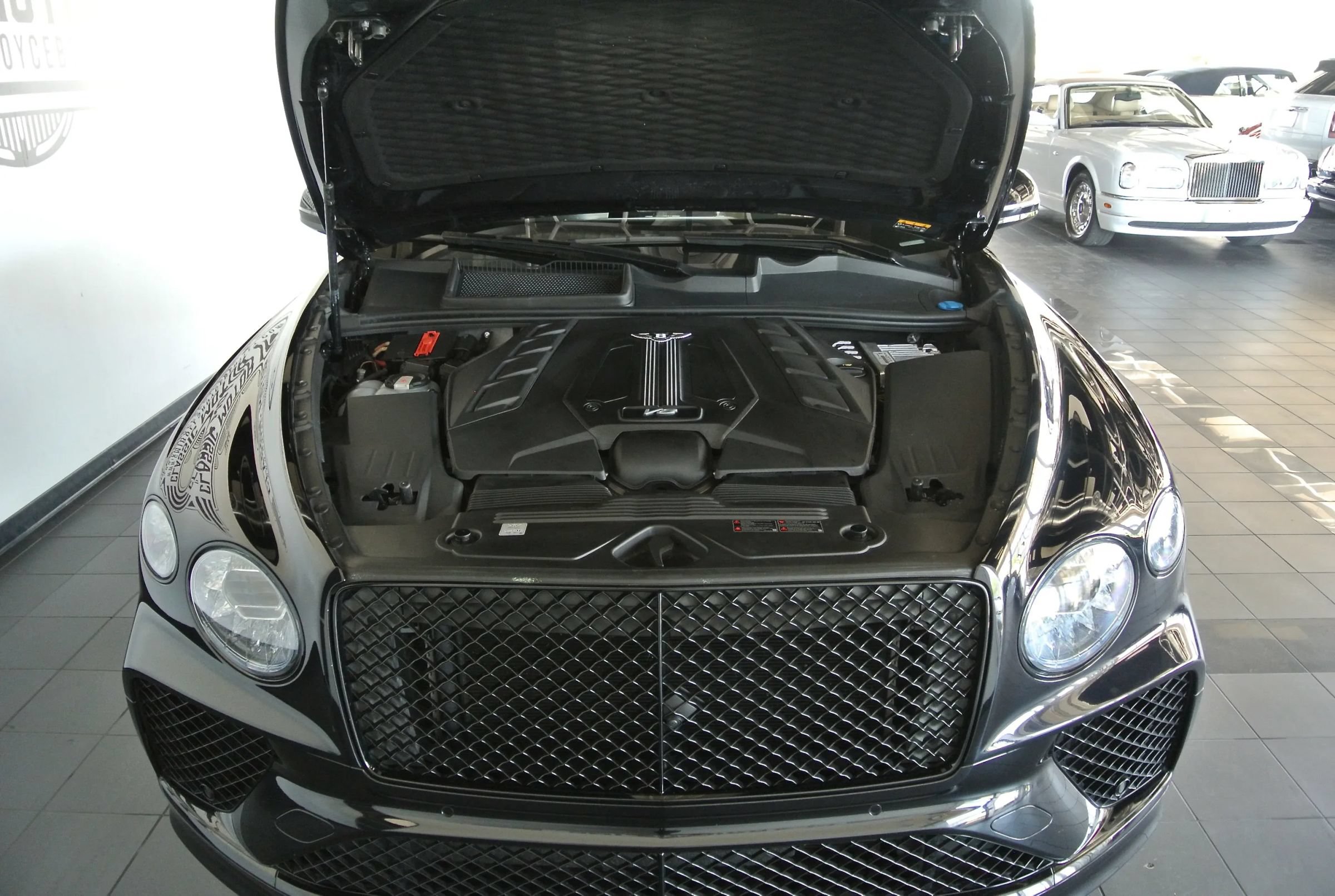 Used 2023 Bentley Bentayga AWD/4WD image 32