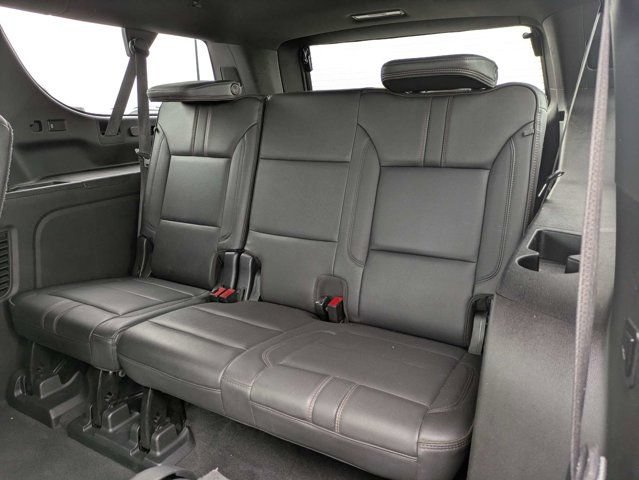 Used 2021 Chevrolet Suburban RST w/ Luxury Package RWD image 14