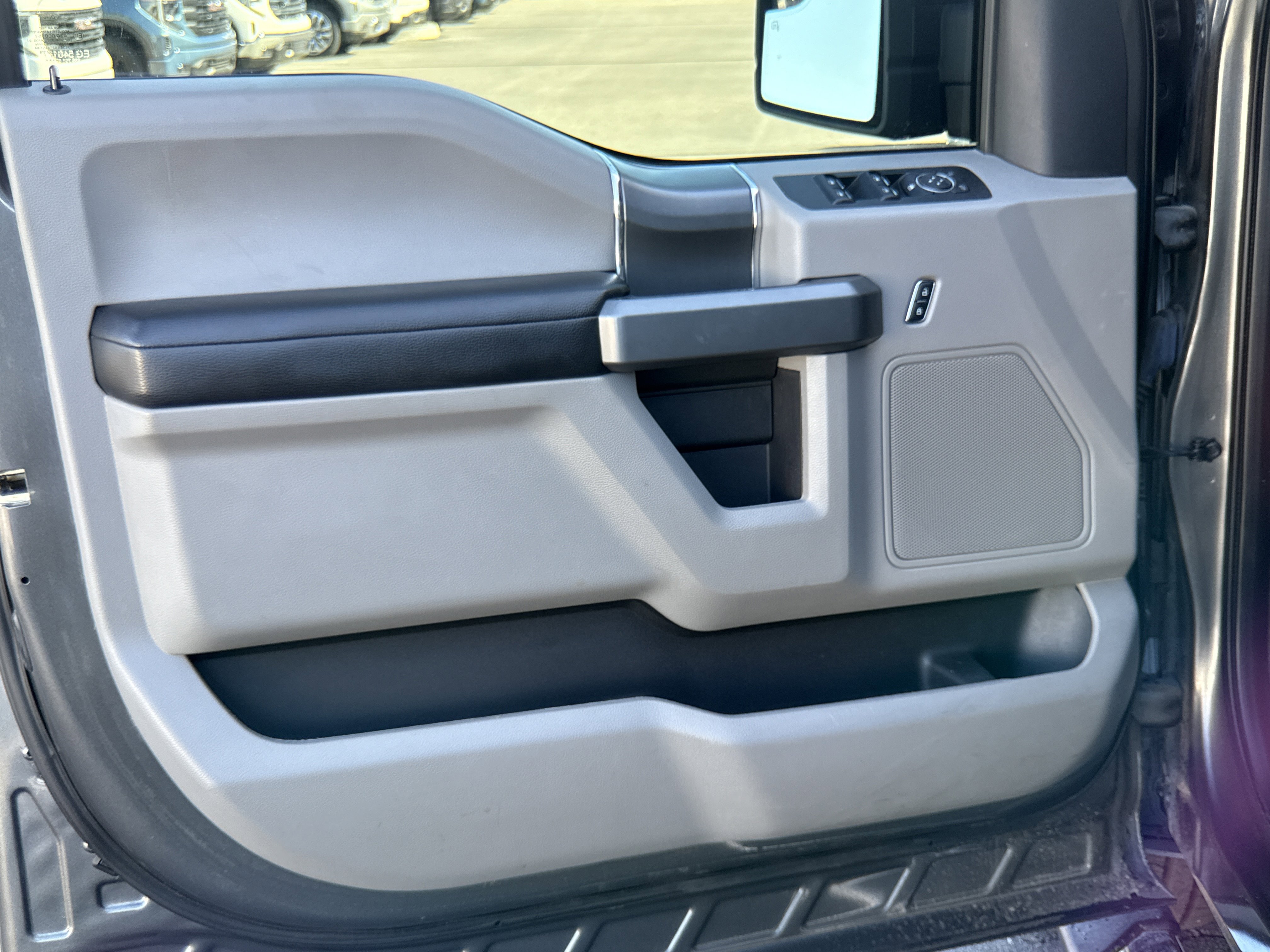 Used 2017 Ford F150 XLT w/ Equipment Group 302A Luxury image 16