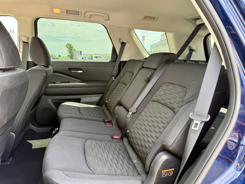 Used 2022 Nissan Pathfinder SV AWD/4WD image 12