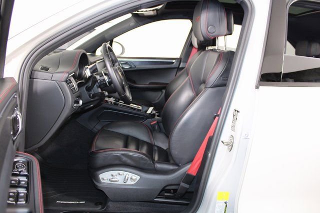 Certified 2022 Porsche Macan GTS image 6