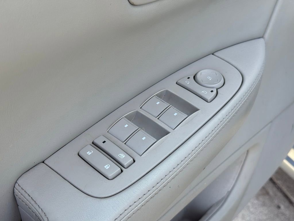 Used 2009 Cadillac DTS w/ Trunk Convenience Package FWD image 12