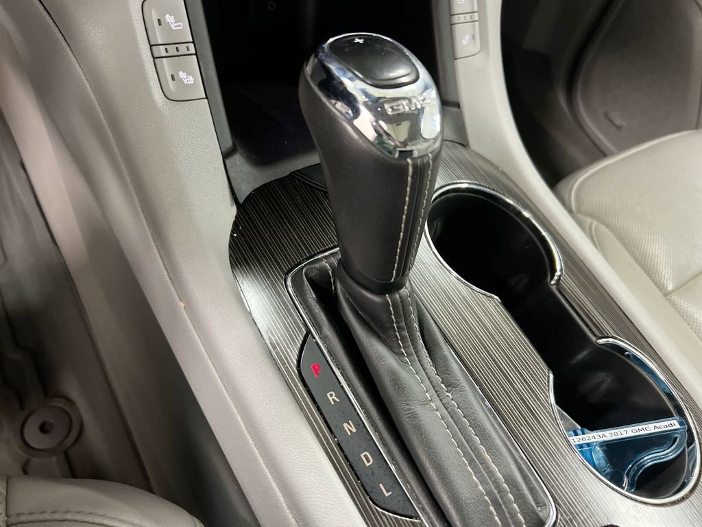 Used 2017 GMC Acadia SLT image 16