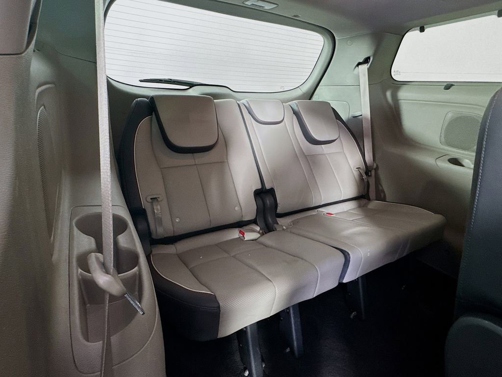 Used 2018 Kia Sedona EX image 32