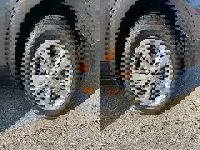 Used 2020 Nissan Kicks S image 33