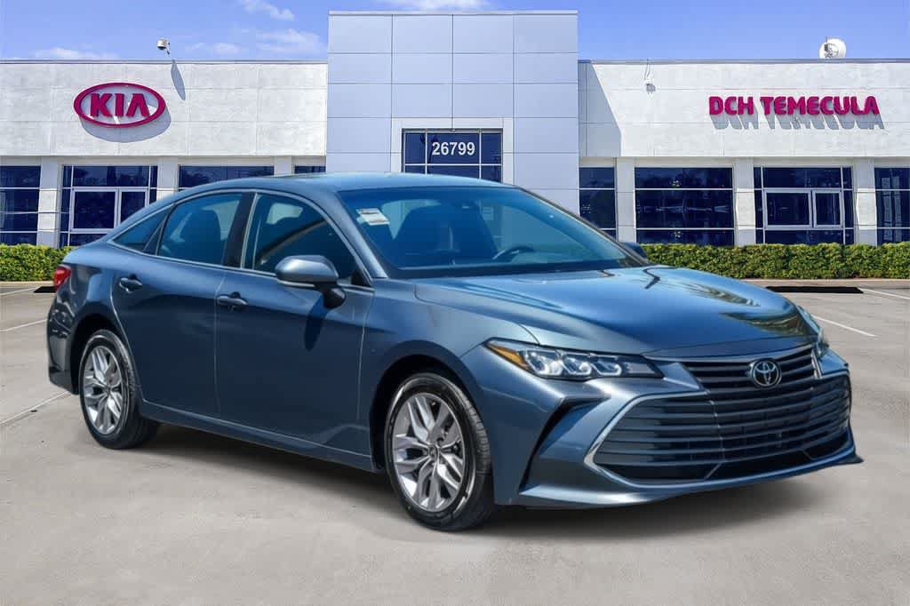 Used 2022 Toyota Avalon XLE FWD image 3