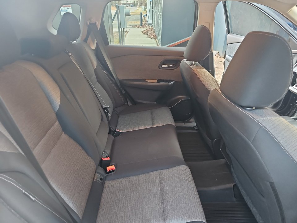 Used 2023 Nissan Rogue SV image 33