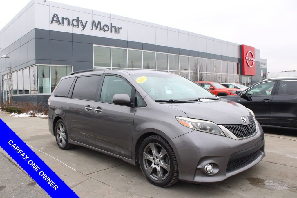 Used 2017 Toyota Sienna SE Premium