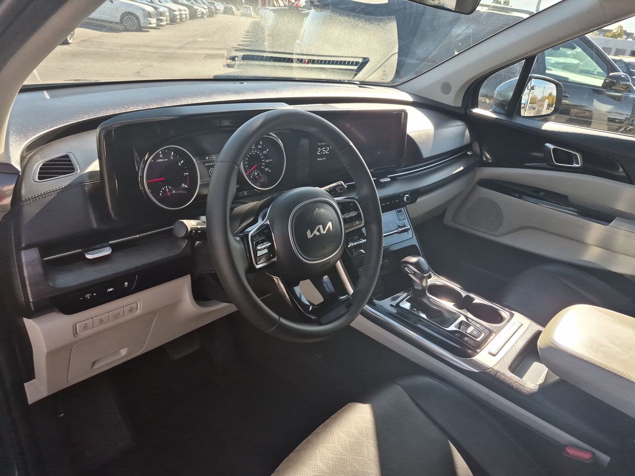 Used 2024 Kia Carnival EX FWD image 15
