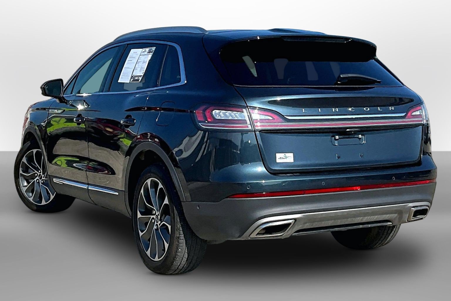 Used 2023 Lincoln Nautilus Reserve w/ Equipment Group 201A AWD/4WD image 10