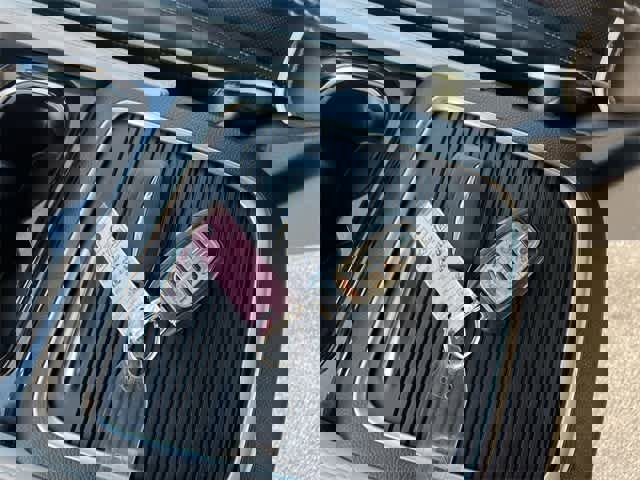 Used 2021 Chrysler Pacifica Limited w/ Uconnect Theater Family Group image 21