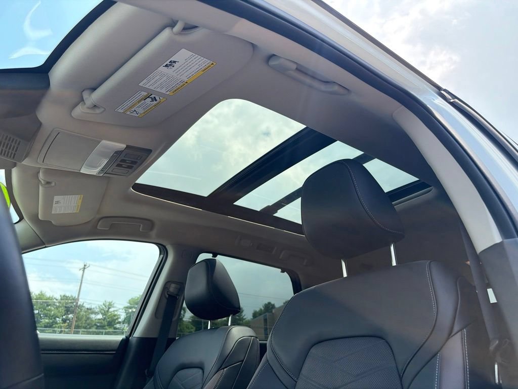 Used 2025 Nissan Pathfinder Platinum AWD/4WD image 25