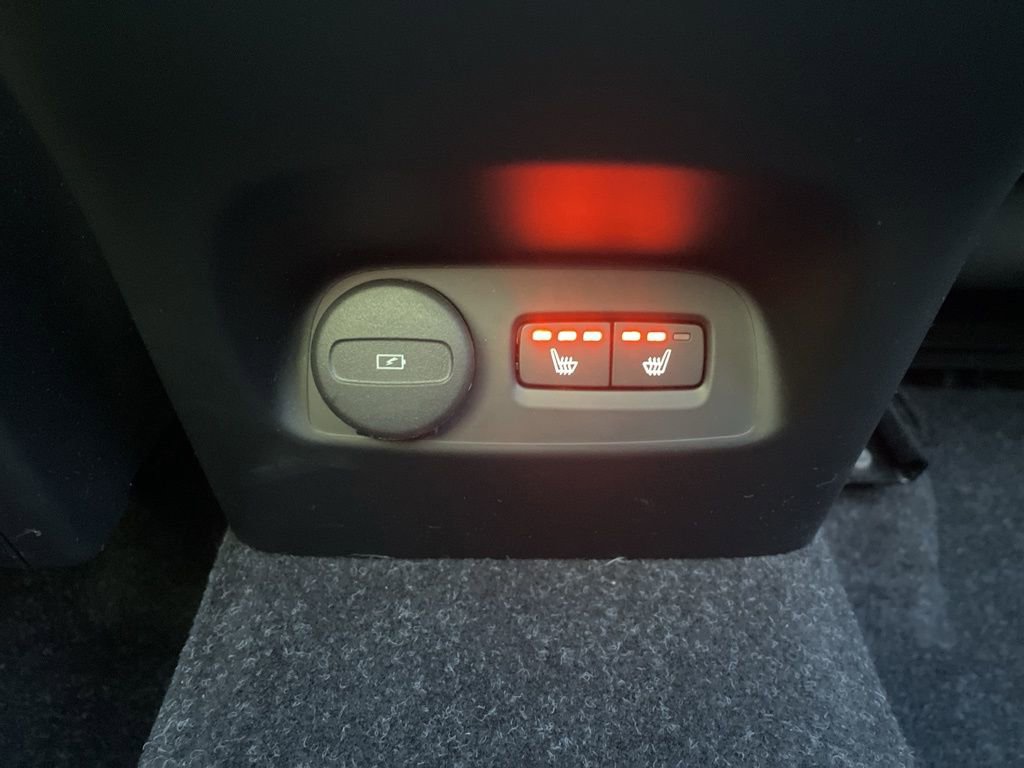 Used 2021 Volvo XC40 T5 R-Design w/ Advanced Package image 24