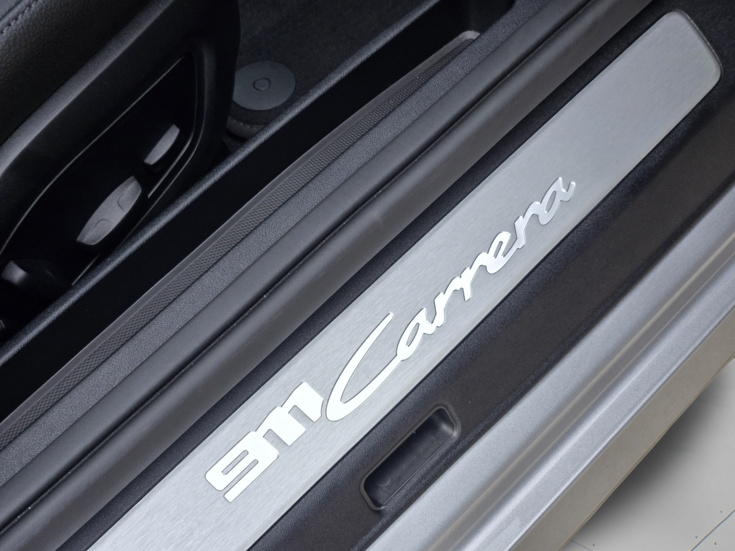 Used 2025 Porsche 911 Carrera RWD image 31