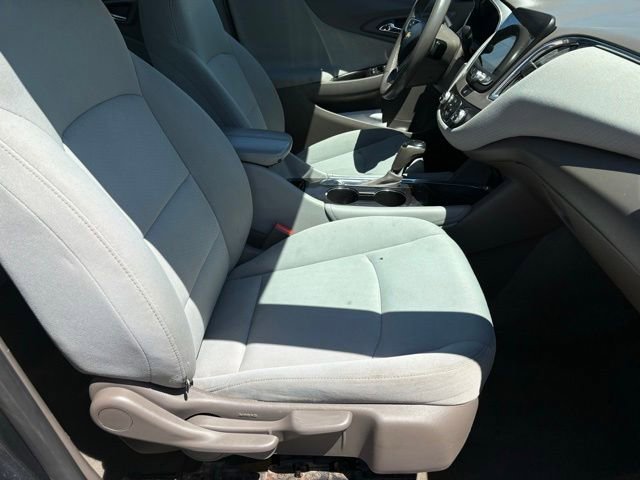 Used 2017 Chevrolet Malibu LT FWD image 16