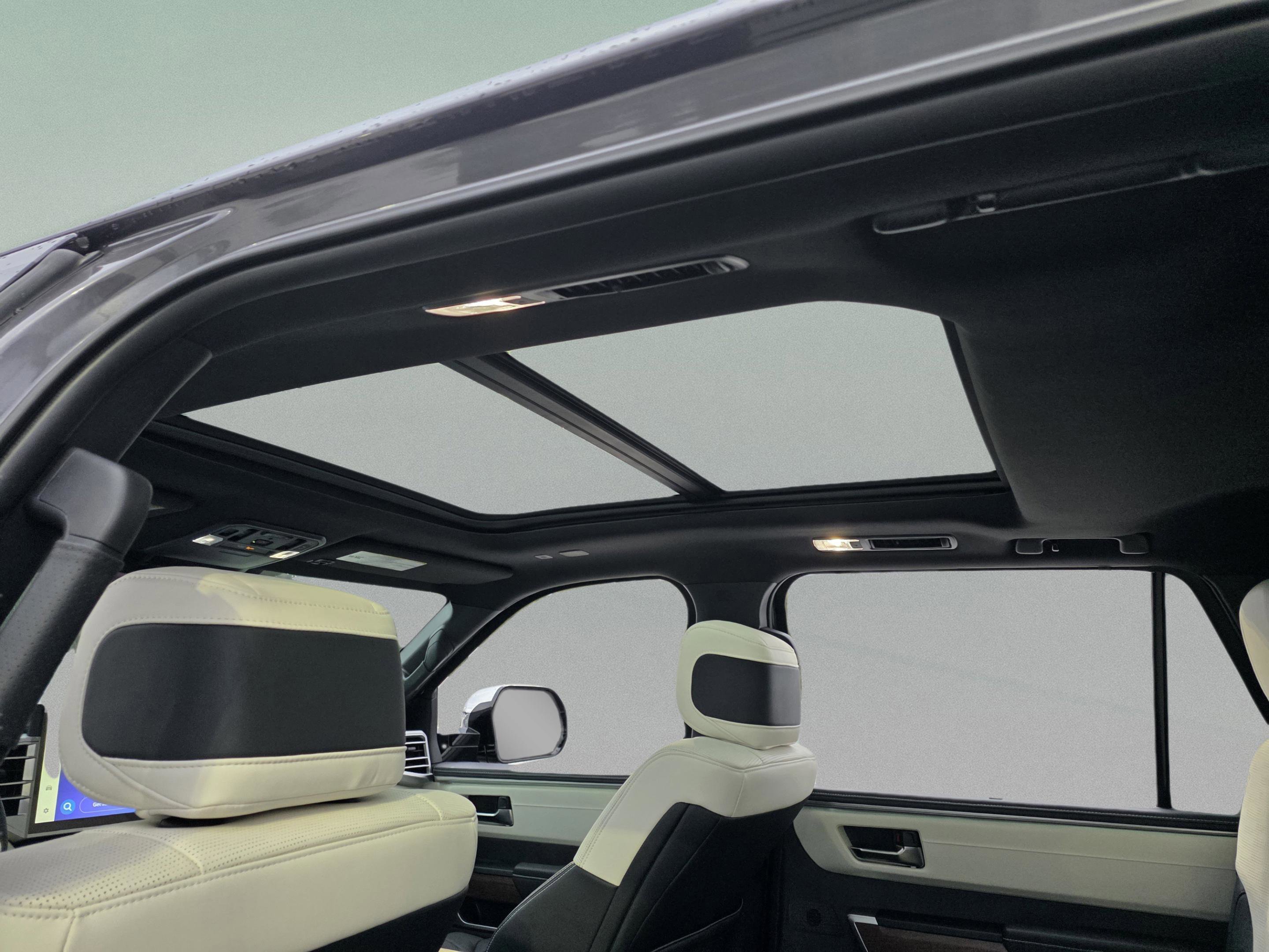 Used 2025 Toyota Sequoia Capstone image 19