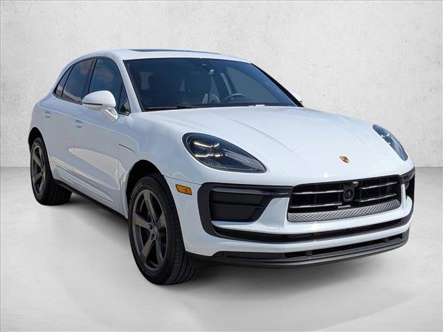 Certified 2025 Porsche Macan image 7