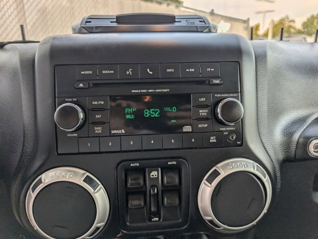 Used 2017 Jeep Wrangler Unlimited Sahara w/ Connectivity Group image 14