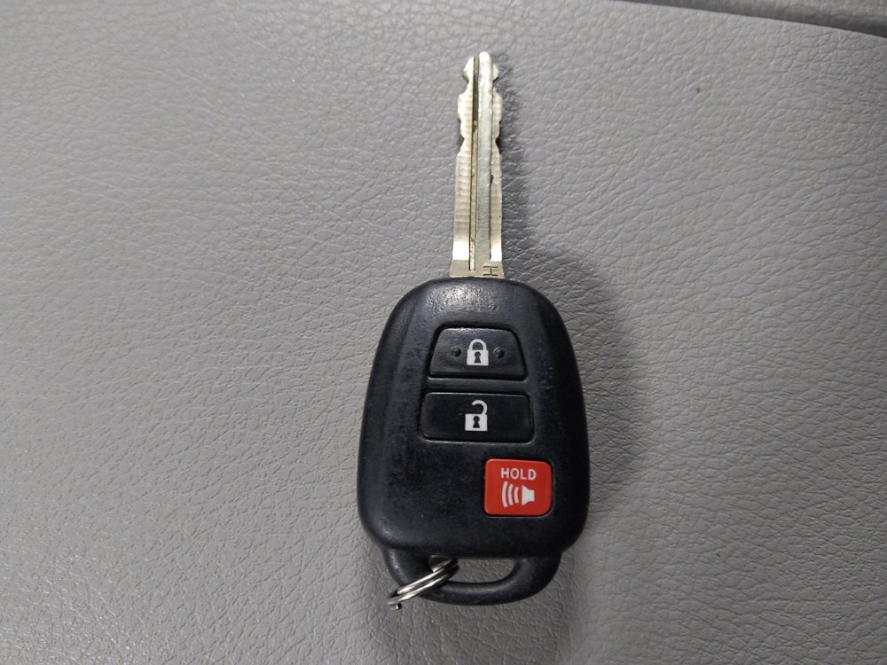 Used 2019 Toyota Highlander LE image 32