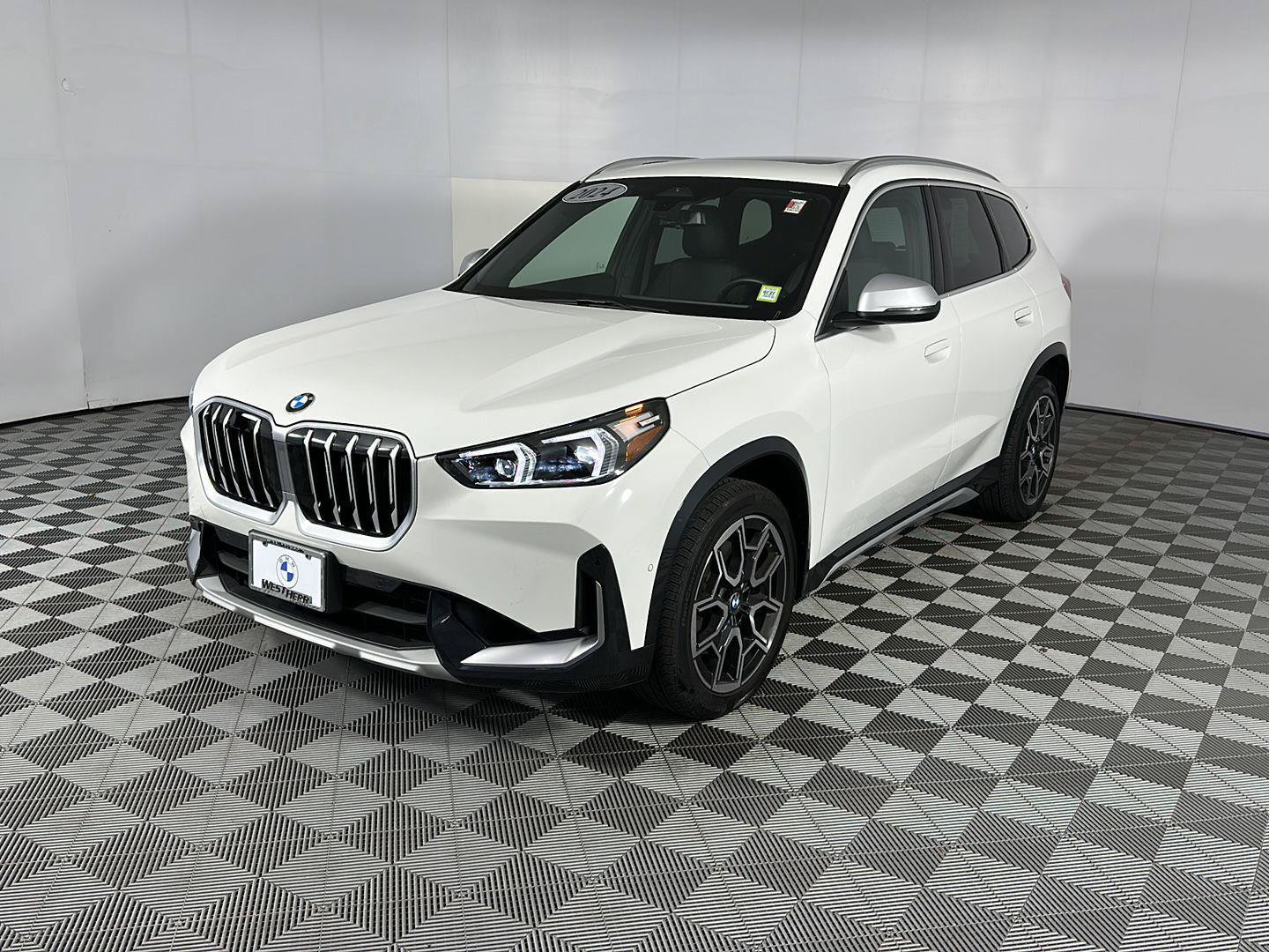 Used 2024 BMW X1 xDrive28i w/ Convenience Package AWD/4WD image 9