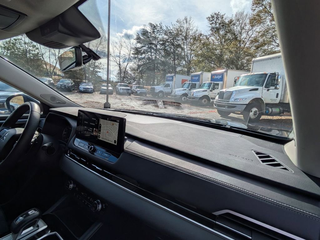 Used 2025 Mitsubishi Outlander SE image 30