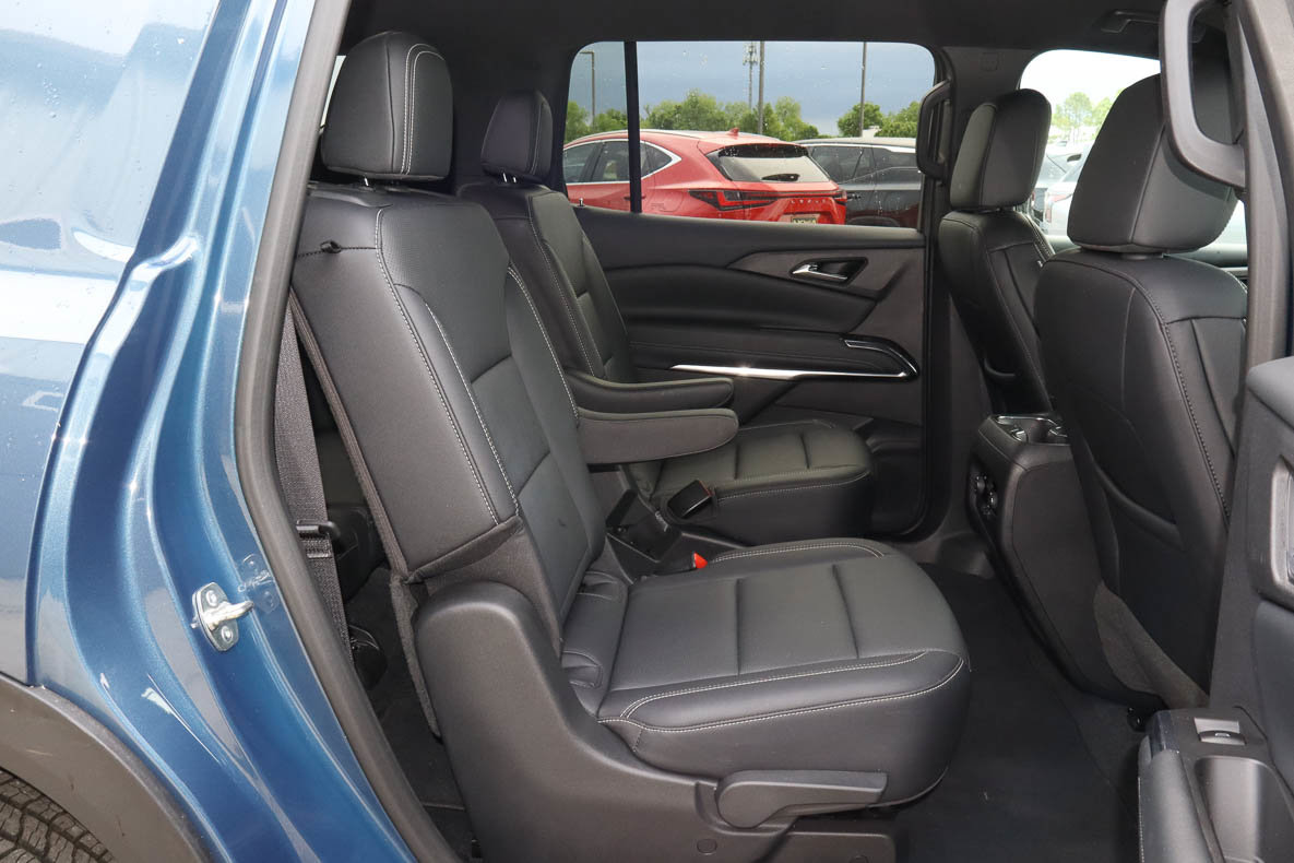 Used 2025 Chevrolet Traverse LT FWD image 26