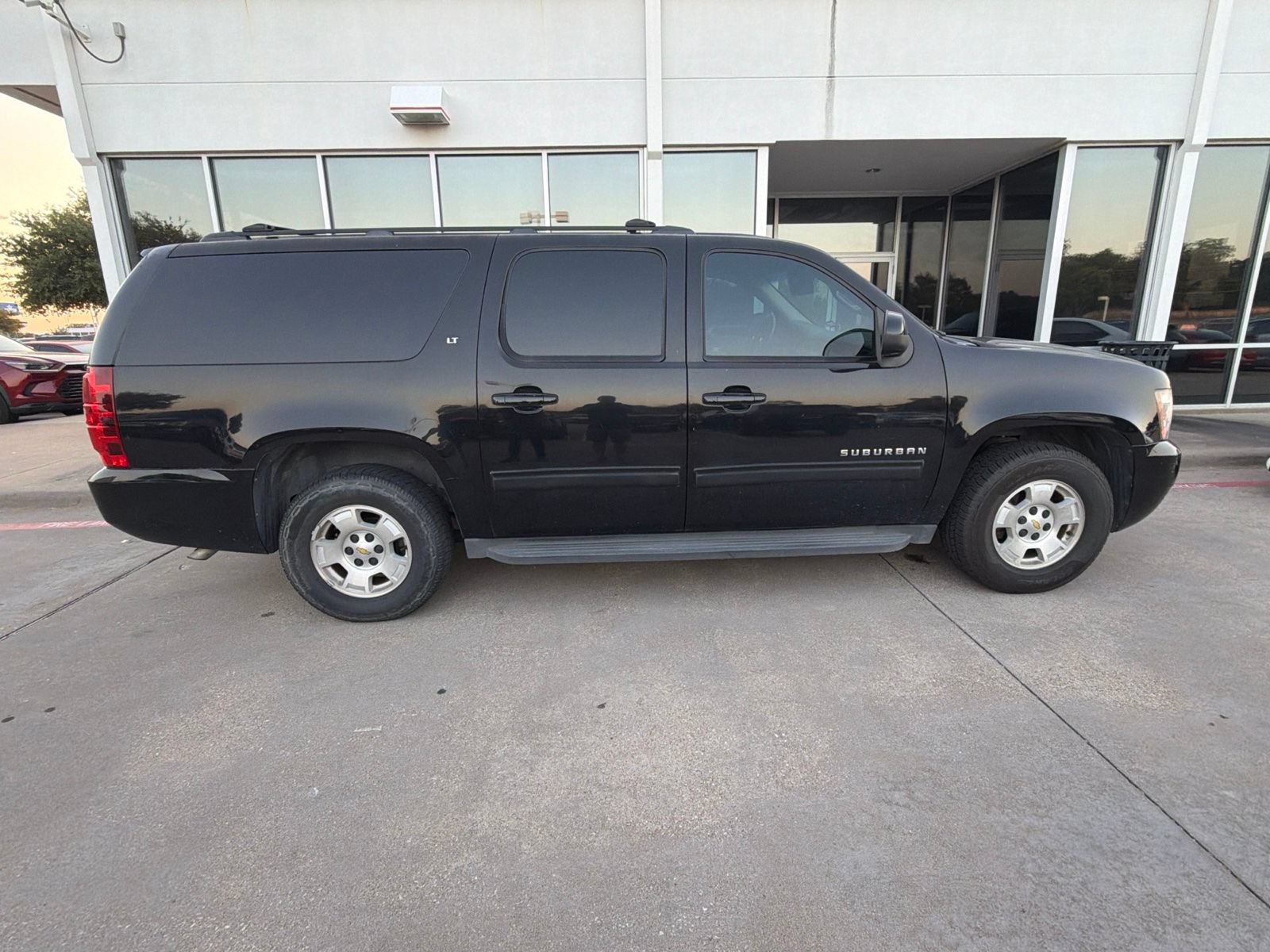 Used 2012 Chevrolet Suburban LT w/ Luxury Package RWD image 4