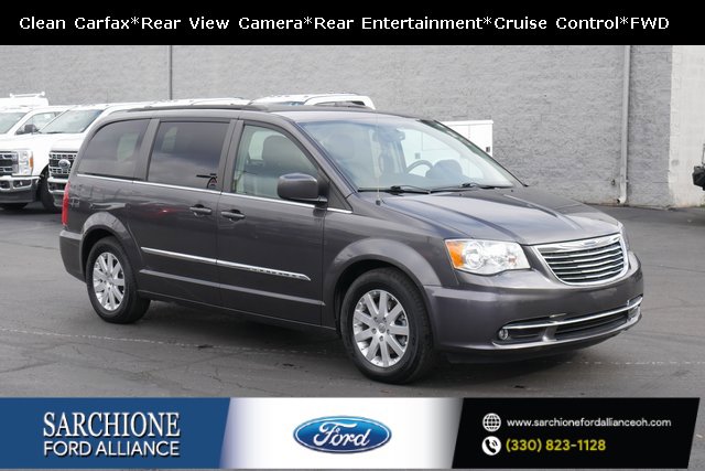 Used 2015 Chrysler Town & Country Touring image 1