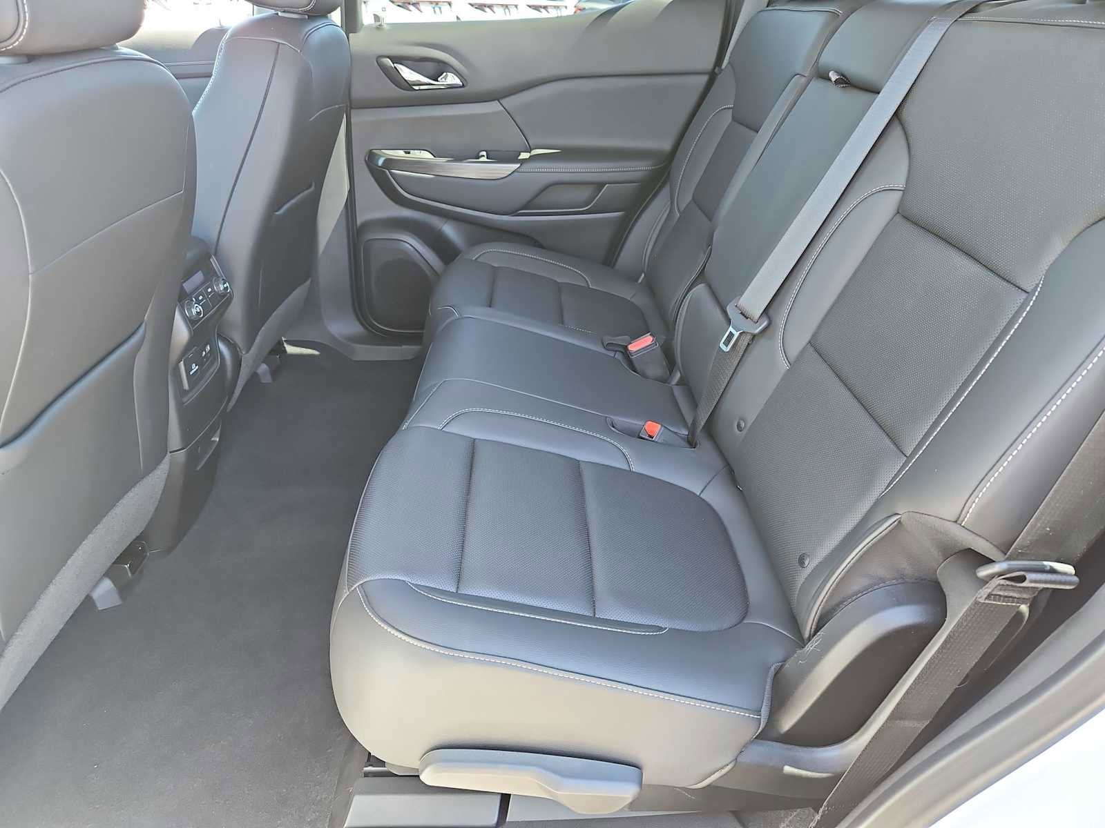 Used 2023 GMC Acadia SLT image 20