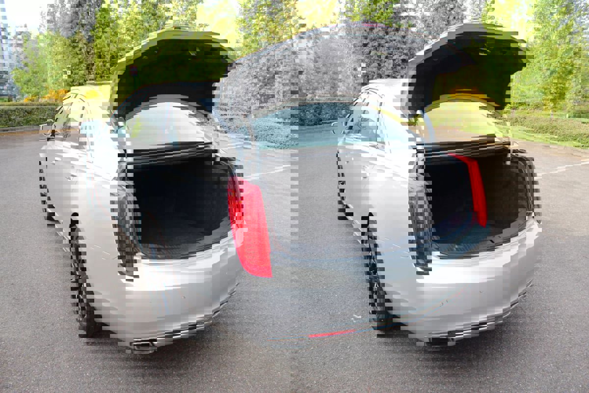 Used 2014 Cadillac XTS Luxury image 32