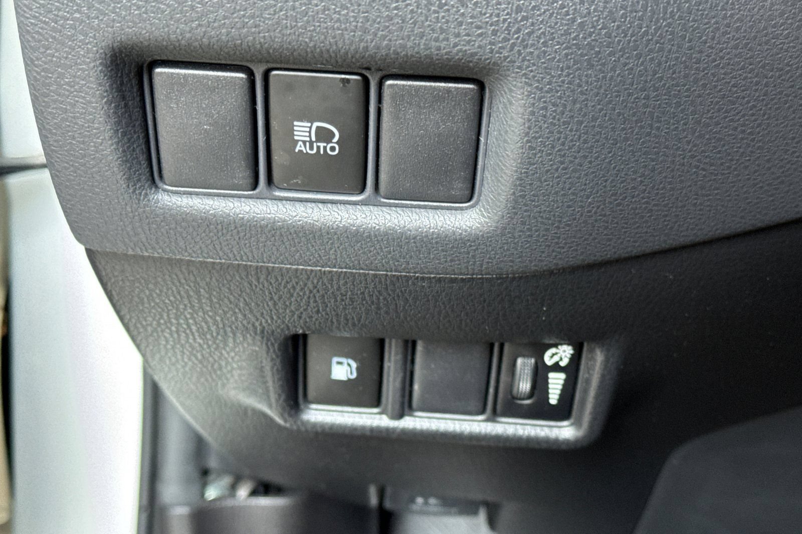 Certified 2021 Toyota C-HR XLE FWD image 33