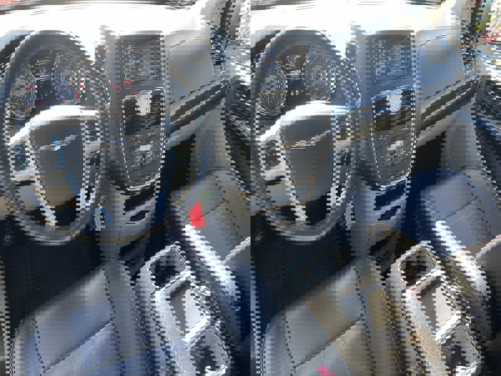 Used 2013 Chrysler Town & Country Touring image 13