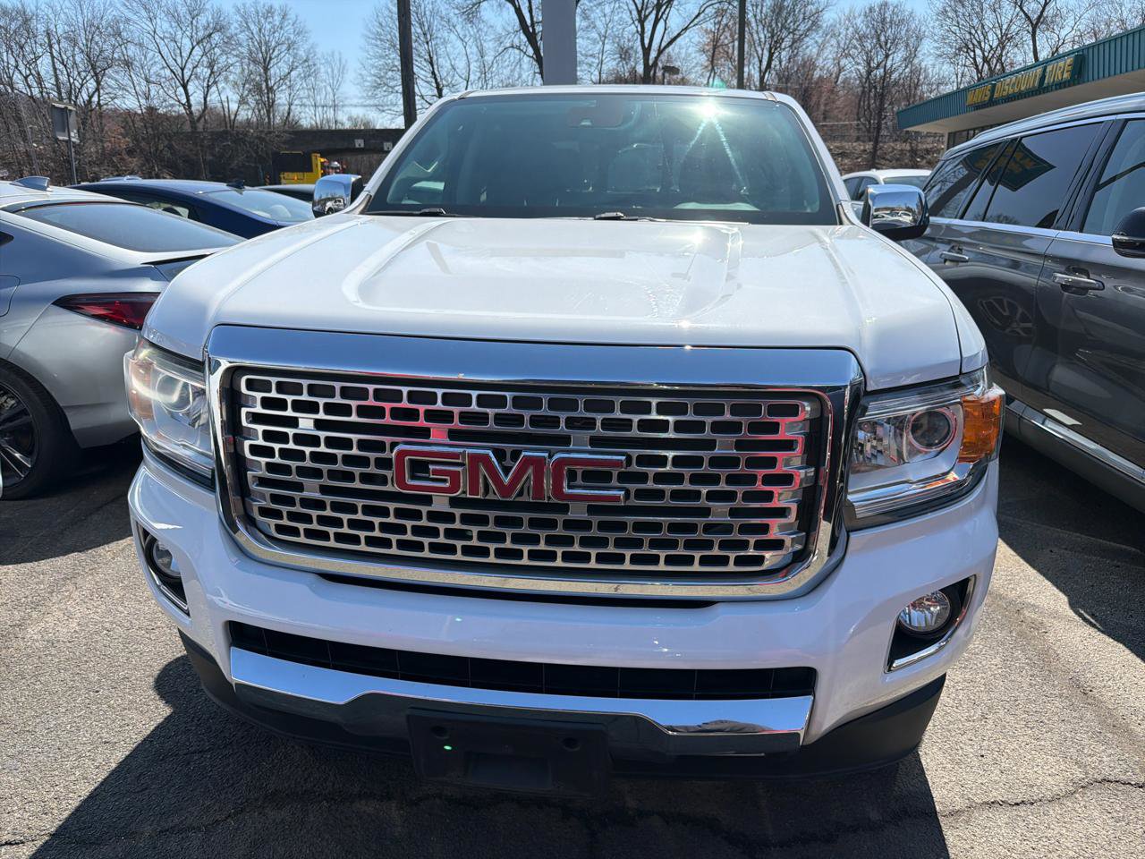 Used 2018 GMC Canyon Denali image 2