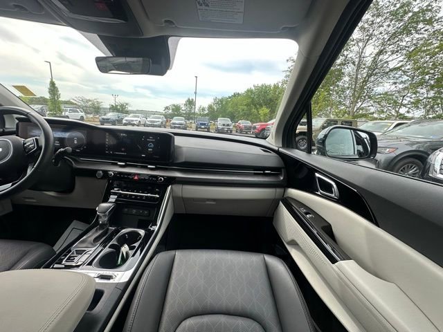 Used 2024 Kia Carnival SX image 28