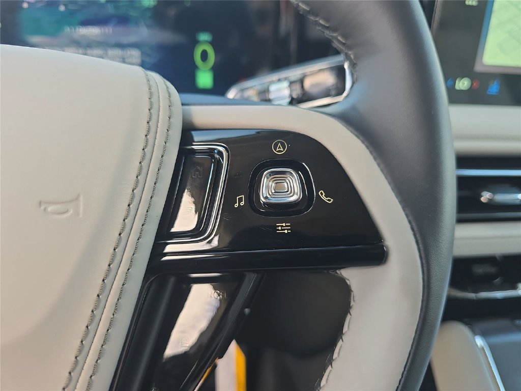 New 2027 Lincoln Aviator 2WD image 21