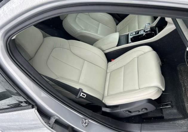 Used 2023 Volvo XC40 B5 Plus w/ Climate Package image 9