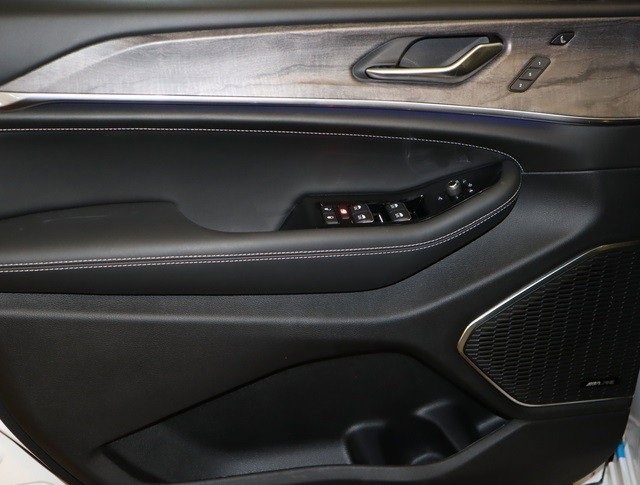 New 2023 Jeep Grand Cherokee Overland w/ Adv Protech Group III image 15