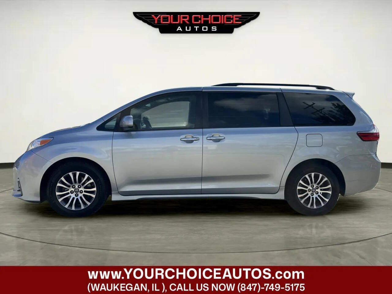 Used 2020 Toyota Sienna XLE FWD image 2