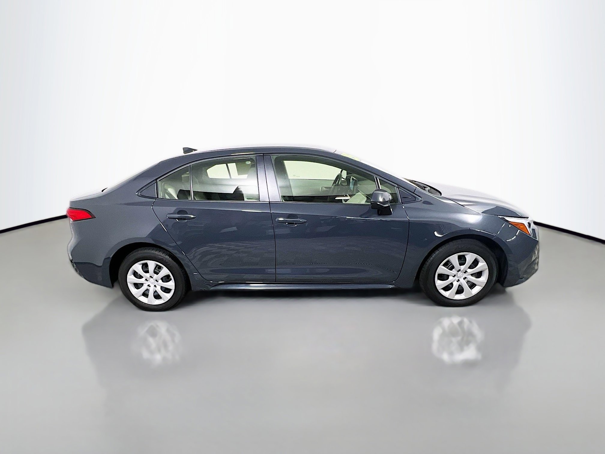 Used 2025 Toyota Corolla LE image 3