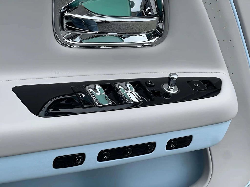 Used 2024 Rolls-Royce Spectre w/ Spectre Launch Package image 20