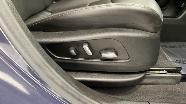 Used 2025 Cadillac XT5 Premium Luxury image 24